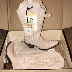 Brand new Idyllwind snakeskin boots